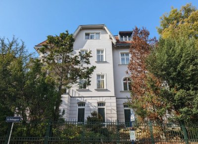 Für Ruhesuchende - 3-Zimmer-Dachgeschosswohnung im grünen 13. Bezirk – Nahe Lainzer Tiergarten