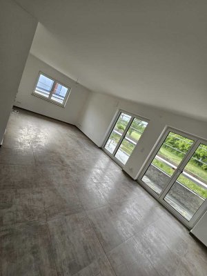 Ansprechende und neuwertige 4-Raum-Wohnung mit Balkon in Edelsfeld