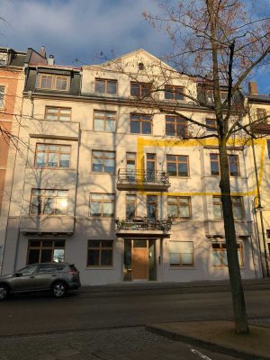 Sanierte Wohnung mit drei Zimmern sowie Balkon und EBK in Fulda