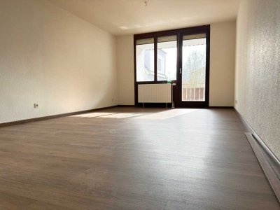 HN, Nähe Wertwiesenpark: Neu renov. 2 Zi.-Wohnung m. Balkon u. TG-Stellplatz