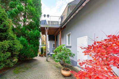 Außergewöhnlich Wohnen. Maisonette-Wohnung in Zweifamilienhaus zwischen Leichlingen und Aufderhöhe.