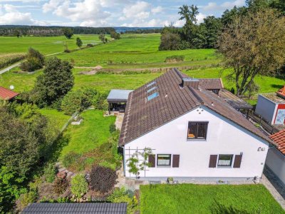Charmantes Einfamilienhaus mit Atelier in Riedering: Ruhige Wohnlage mit Blick zum Simssee