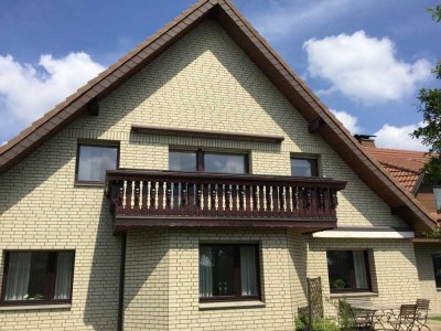 Vollständig renovierte 2,5-Raum-Wohnung mit Balkon und Einbauküche in Herford