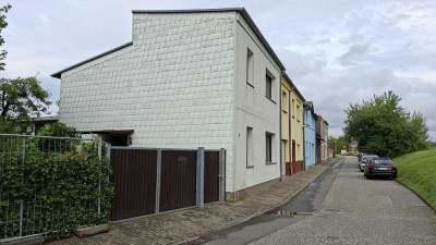 Preiswertes 6-Zimmer-Reihenendhaus in der Teterower Rosenstraße