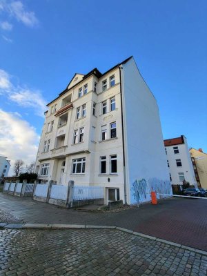 !Ab sofort! 2-RW im ruhigen Hinterhaus - Tageslichtbad mit Dusche