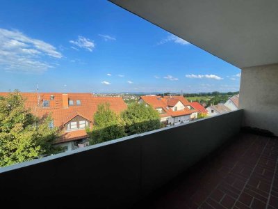 Moderne, helle 2,5-Zimmer-Wohnung mit Balkon und EBK in Filderstadt