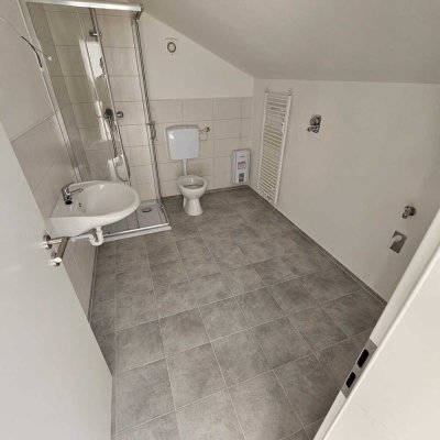 Schöne 1-Zimmer im DG