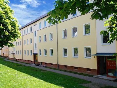 * 2 Zimmer modernisiert, mit Dusche *