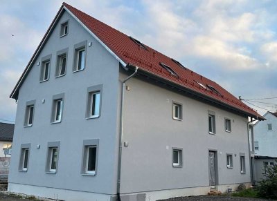 Erstbezug mit Balkon/EBK: Top DG-Wohnung mit geh. Innenausstattung
