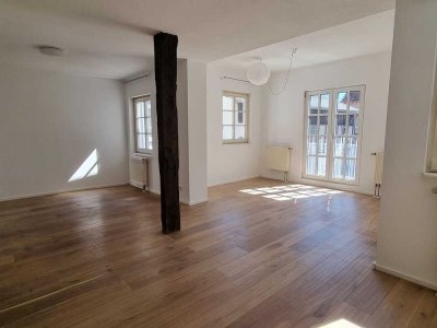 "Wohnen mit Stil: helle, renovierte 2,5-Zi.-Obergeschosswohnung mit Altbaucharme in Gerlingen"