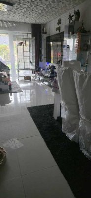 Komfort trifft Eleganz – stilvoll sanierte Eigentumswohnung mit Garten und großer Garage