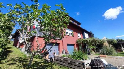 Provisionsfrei: Vielseitiges Mehrfamilienhaus mit angebauten Bungalow – Vor den Toren Frankfurts!