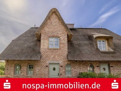 Neubau - Hochwertig ausgestattete, reetgedeckte Doppelhälfte im Süden von Westerland