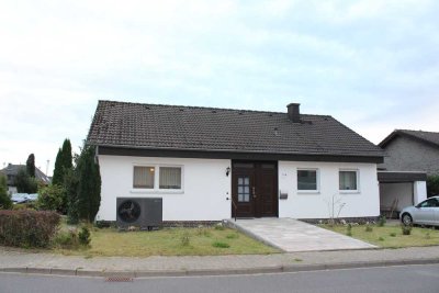 Ein Zuhause für Ihre Familie: 4,5 Zimmer Einfamilienhaus mit großem Garten, Garage Generalsaniert!