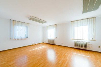 Helle 8 Zimmerwohnung im 1. OG in Offenbach Bieber