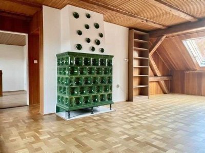 Sofort frei! Helle 2-Zimmer-DG-Wohnung mit ca 67,4 qm im 2.Obergeschoss in ruhiger Lage von Uehlfeld