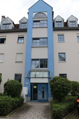 Moderne 4 Zimmer - Dachgeschosswohnung mit Balkon und Einbauküche