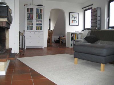 Charmante 2,5-Zimmer-Dachgeschosswohnung in Bonn-Mehlem mit Balkon & Drachenfelsblick in Rheinnähe