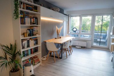 Lichtdurchflutete Maisonette mit hochwertiger Küche, Balkon & TG-Stellplatz – ruhig am Feldrand