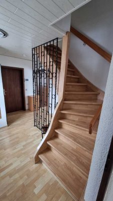 Einfamilienhaus mit 7 Zimmern großem Garten und Garage in Jettingen