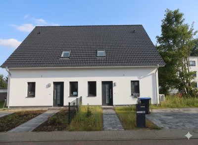 --Vermietung-- 2024 errichtete Doppelhaushälfte (rechte Seite) nahe Stralsund