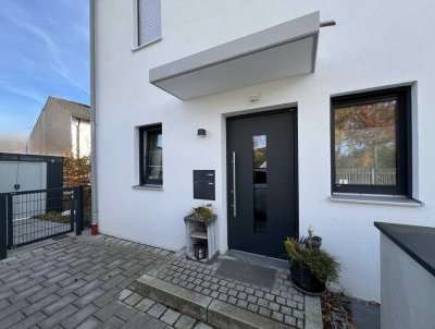 S2 Markt Schwaben - neuwertige 5-Zimmer DHH - KfW 55 - Fernwärme - familienfr., modern, EBK möglich