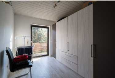 Schöne 5-Zimmer-Wohnung mit Balkon und EBK in Linden