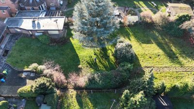 Freistehendes Ein- bis Zweifamilienhaus auf außergewöhnlichem Grundstück.