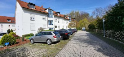 Schöne EG Wohnung mit Terrasse und Blick in den Park, zzgl. PKW Stellplatz