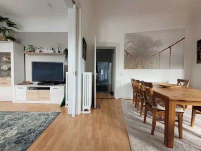 Schicke Altbau Wohnung mit Balkon in denkmalgeschütztem Patrizierhaus