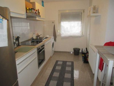 MODERNISIERTE UND RENOVIERTE 2-ZIMMER-DG-WOHNUNG MIT GARAGE
