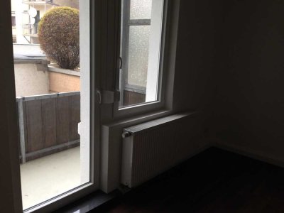 Sanierte 3-Raum-Wohnung mit Balkon und Einbauküche in Stuttgart
