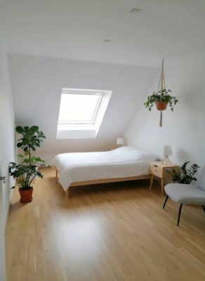 Befristet vermietete: klimatisierte 2-Zimmer-Wohnung mit hofseitiger Terrasse &amp; optinaler Garagenstellplatz!