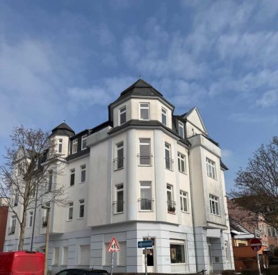Saniertes und repräsentatives Eckhaus in Karlshorst: Helle 3-zimmrige Altbauwohnung im 2. OG