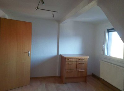 3 Zimmer DG Wohnung mit ausgebauter Dachspitze