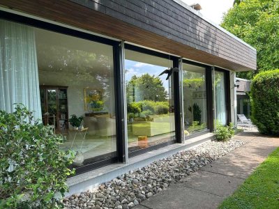 Architekten-Bungalow + Einliegerwohnung & Schwimmhalle | Toplage | parkähnliches Grundstück