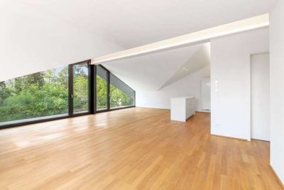 Modernes Zuhause in Pasing: Helle 2,5-Zimmer-Dachgeschoss-Wohnung mit Balkon