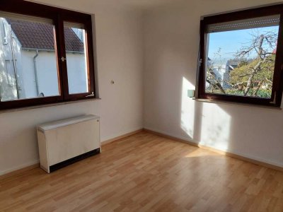 Helle 3-Zimmer-Altbauwohnung im EG in Altbach