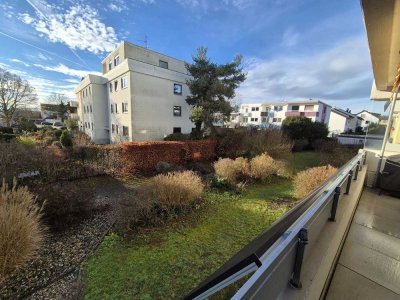 Lichtdurchflutete 3,5-Zimmer Wohnung mit Balkon und Garage in Höfingen