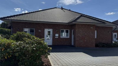 hochwertige, ebenerdige 3 Zi. Bungalowhälfte mit Terrasse und Garten