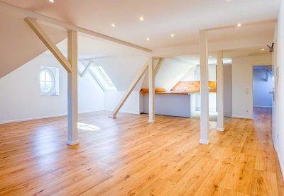 Exklusive 4-RW im DG* neu saniert* hochwertige EBK* Fußbodenheizung* loftartigem Wohnambiente* ASP*