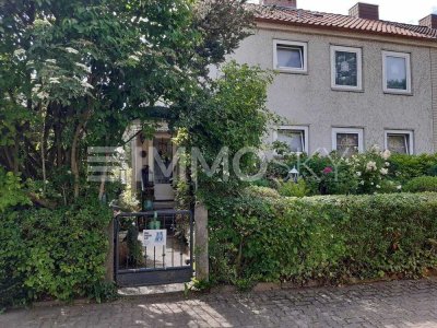 !! Doppelhaushälfte mit 2 Wohneinheiten !! Großer Garten und Garage !!