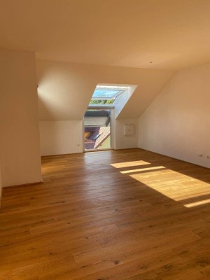 Schöne Dachgeschosswohnung inkl. Einbauküche und Loggia - Top A11