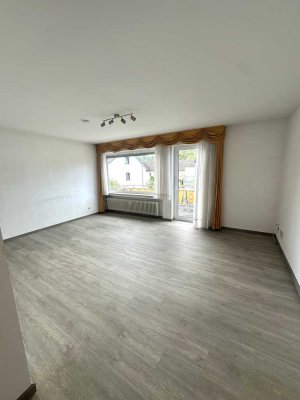 Helle und offene 2-Zimmer-Wohnung mit Stellplatz in Rheinnähe,  Bad Honnef