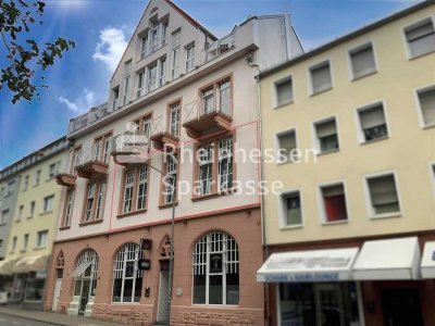 Riesige Stadtwohnung im repräsentativen Gebäude