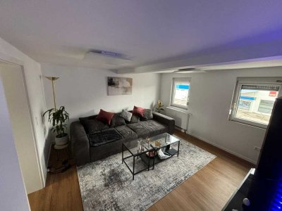 Renovierte Wohnung mit Balkon und EBK: Exklusive 3-Raum-Wohnung mit geh. Innenausstattung