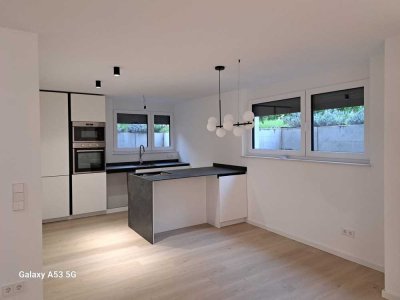 Erstbezug mit Einbauküche: Exklusive 2,5-Raum-Wohnung mit luxuriöser Innenausstattung