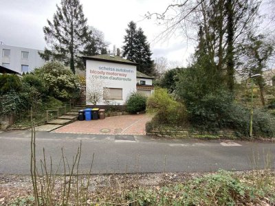 Freistehendes Einfamilienhaus mit Einliegerwohnung in Bergerhausen