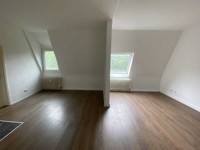 Schöne 2 - Zimmer - Wohnung direkt an der Uni!!!
