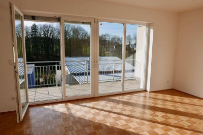 Helle 3 ZI-Wohnung in absoluter Grünruhelage mit Balkon und Carport - ab 01.07.2026!